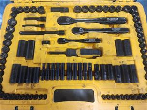 DEWALT DWMT45184 Black Chrome Mechanics Tool Set 184pcs w Hard